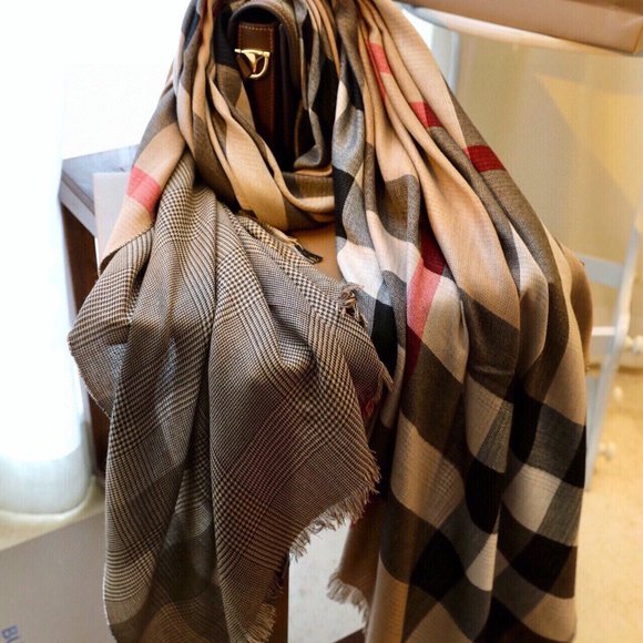 💎✨AUTHENTIC✨💎Burberry scarf - Picture 3 of 7